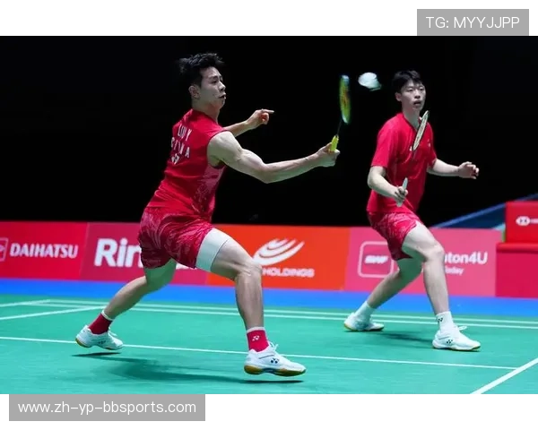 羽毛球男双跑位